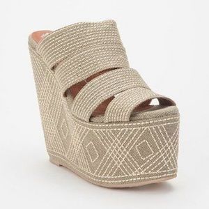 Jeffrey Campbell Platform Heel NIB Size 9 - 8.5